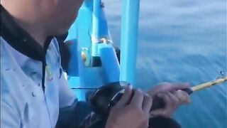 Глубоководная рыбалка у Куинёна: вываживание с электрической катушкой