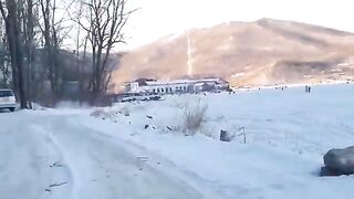 Навага со льда в бухте Труда на острове Русский, январь 2023 года