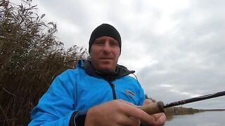 На каяках за окунем возле Гура-Портицей в Румынии