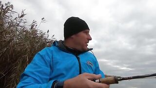 На каяках за окунем возле Гура-Портицей в Румынии