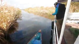 На каяках за окунем возле Гура-Портицей в Румынии