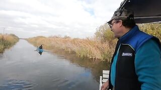 На каяках за окунем возле Гура-Портицей в Румынии