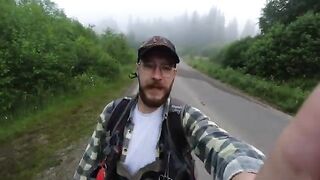Горный ручей в Румынии: мелкие нимфы и форель на течении