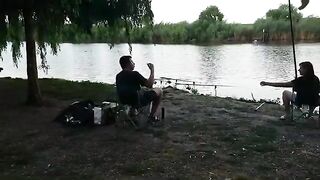 Семья, друзья и ночная рыбалка на озере Нана