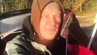 Осенний остров и троллинг среди волн на Онеге