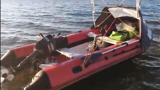 Осенний остров и троллинг среди волн на Онеге