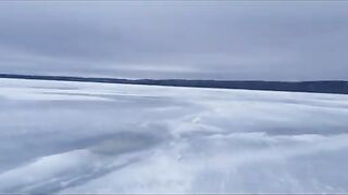 Двадцать километров по льду Онеги в поисках налима