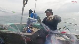 В море на круглой лодке у Лонгхая: ночная сеть и утренний улов