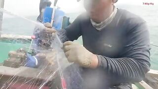 В море на круглой лодке у Лонгхая: ночная сеть и утренний улов