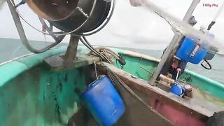 В море на круглой лодке у Лонгхая: ночная сеть и утренний улов