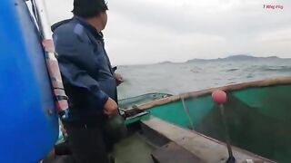 В море на круглой лодке у Лонгхая: ночная сеть и утренний улов