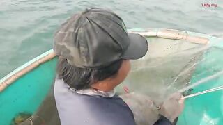 В море на круглой лодке у Лонгхая: ночная сеть и утренний улов