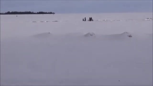 Зимняя рыбалка на Онежском озере в Карелии: разговор с местным рыбаком о щуке и последней жерлице