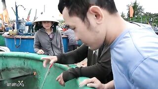 Утро в рыбацкой деревне Лонгхай: ждем лодки и помогаем с сетью