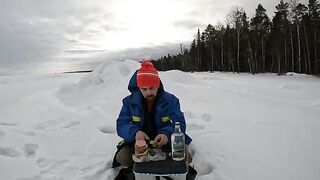 Поздний выход на лед Онеги за хариусом