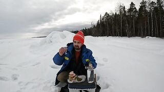 Поздний выход на лед Онеги за хариусом