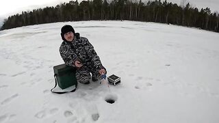 Поздний выход на лед Онеги за хариусом