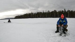 Поздний выход на лед Онеги за хариусом