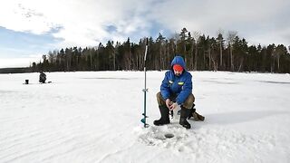 Поздний выход на лед Онеги за хариусом