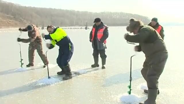 Народная рыбалка на Русском острове: лунки, морская звезда и уха на морозе