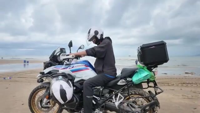 Рыбацкая деревня Лонгхай во Вьетнаме: дорога по пляжу и разбор свежего улова у моря