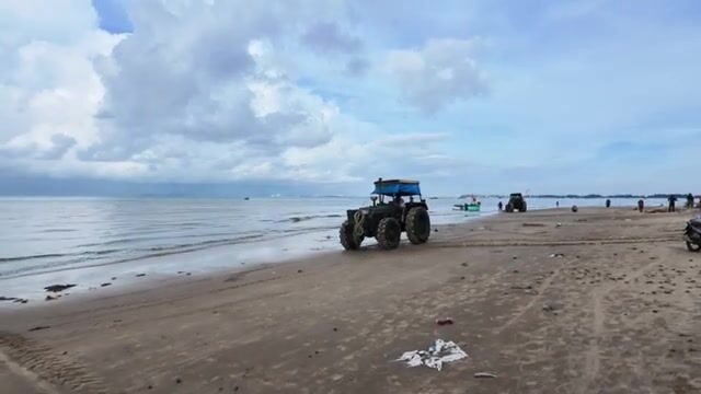 Рыбацкая деревня Лонгхай во Вьетнаме: дорога по пляжу и разбор свежего улова у моря