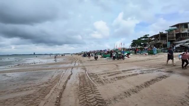Рыбацкая деревня Лонгхай во Вьетнаме: дорога по пляжу и разбор свежего улова у моря