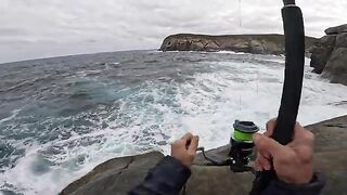 С обрыва к воде и обратно к костру на Южном океане