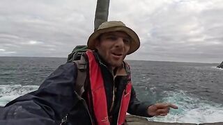 С обрыва к воде и обратно к костру на Южном океане