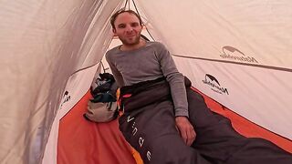 С обрыва к воде и обратно к костру на Южном океане