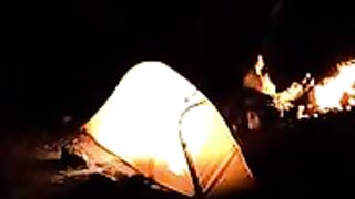 С обрыва к воде и обратно к костру на Южном океане