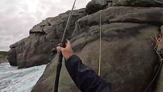 С обрыва к воде и обратно к костру на Южном океане