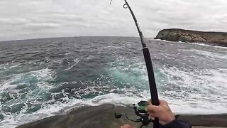 С обрыва к воде и обратно к костру на Южном океане