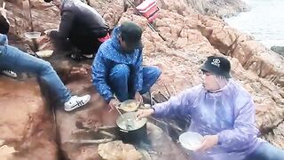 Волна изменила планы: компания рыболовов на Байсепе у Куинёна