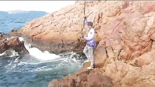 Волна изменила планы: компания рыболовов на Байсепе у Куинёна