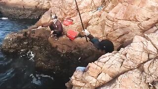 Волна изменила планы: компания рыболовов на Байсепе у Куинёна