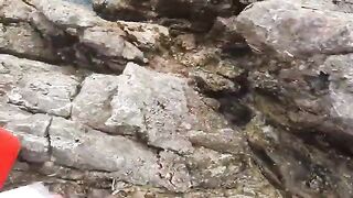 Волна изменила планы: компания рыболовов на Байсепе у Куинёна