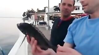 Пять часов ожидания у берега Мапуту: вечерняя рыбалка с друзьями