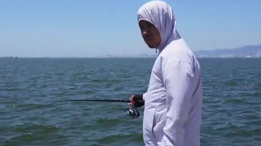 К морю на электричке: рыбалка с городского берега в Осаке