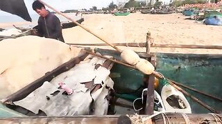 Утро в Хочаме: возвращение лодок и необычная находка в сети