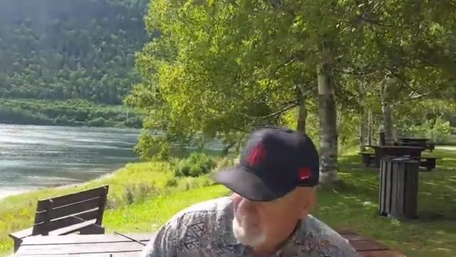 Рыбалка у озера Ланс-Плёрёз в Гаспези: сильный ветер и отдых на берегу Квебека