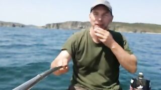 Остров Русский на лодке Gladiator 330: рыбалка и троллинг на обратном пути