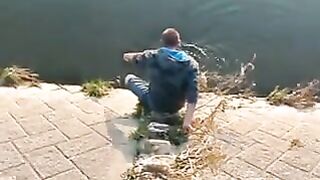 Рыбалка у городской воды в Осаке: спиннинг и возвращение рыбы