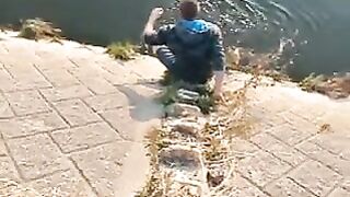 Рыбалка у городской воды в Осаке: спиннинг и возвращение рыбы