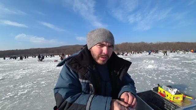 Зимняя рыбалка на корюшку у острова Русский: первый выход на лед, блесны и проба самодура