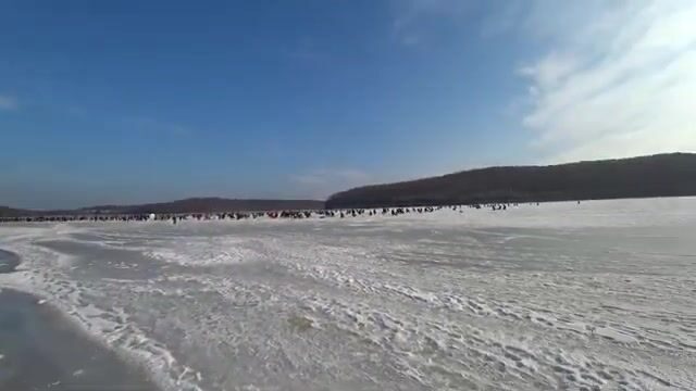 Зимняя рыбалка на корюшку у острова Русский: первый выход на лед, блесны и проба самодура