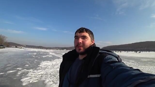 Зимняя рыбалка на корюшку у острова Русский: первый выход на лед, блесны и проба самодура