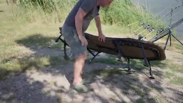 Раскладушка Zfish Condor для ночной рыбалки: восемь ножек, матрас и устройство каркаса
