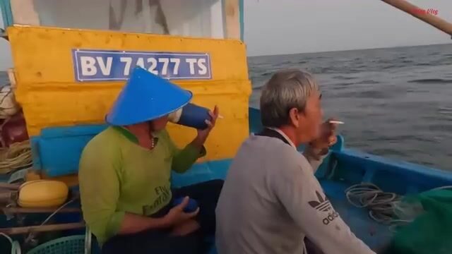 Ночной выход из Лонгхая: как рыбаки ищут косяк под водой и ставят сеть