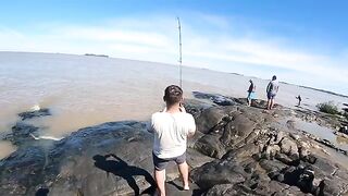 Рыбалка у маяка в Колония-дель-Сакраменто: камни, течение и ранний подъем